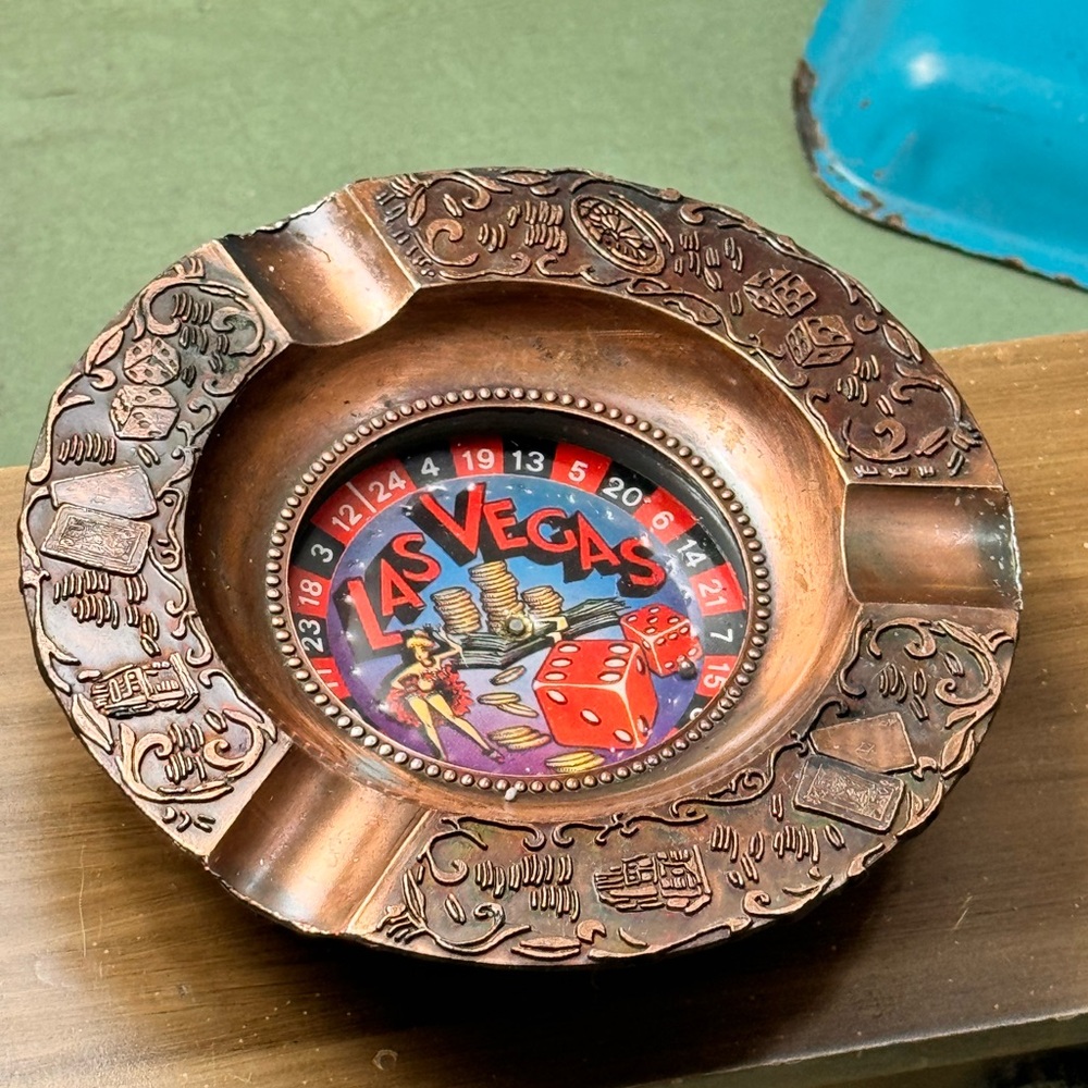 Vintage 1978 Las Vegas Roulette Wheel Copper Ashtray Souvenir - Picture 3 of 6